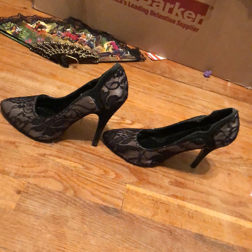 I synthetic lace heel with velvet heel